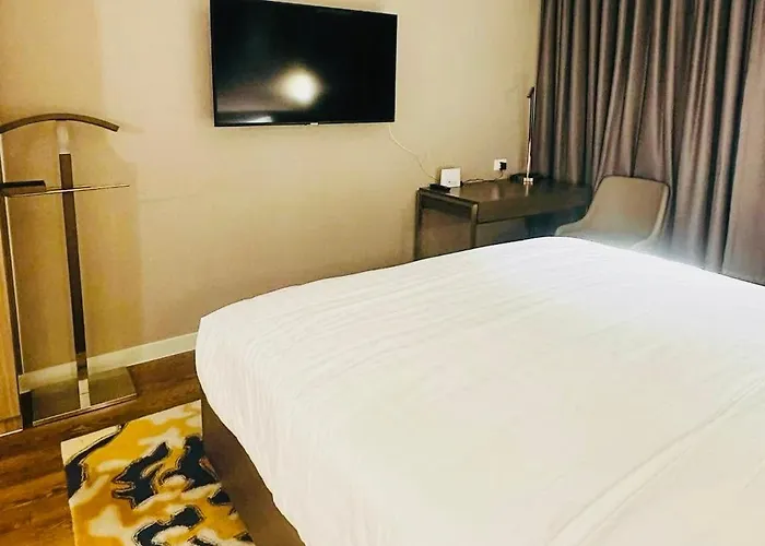 Novotel At Acqua Aparthotel Manila